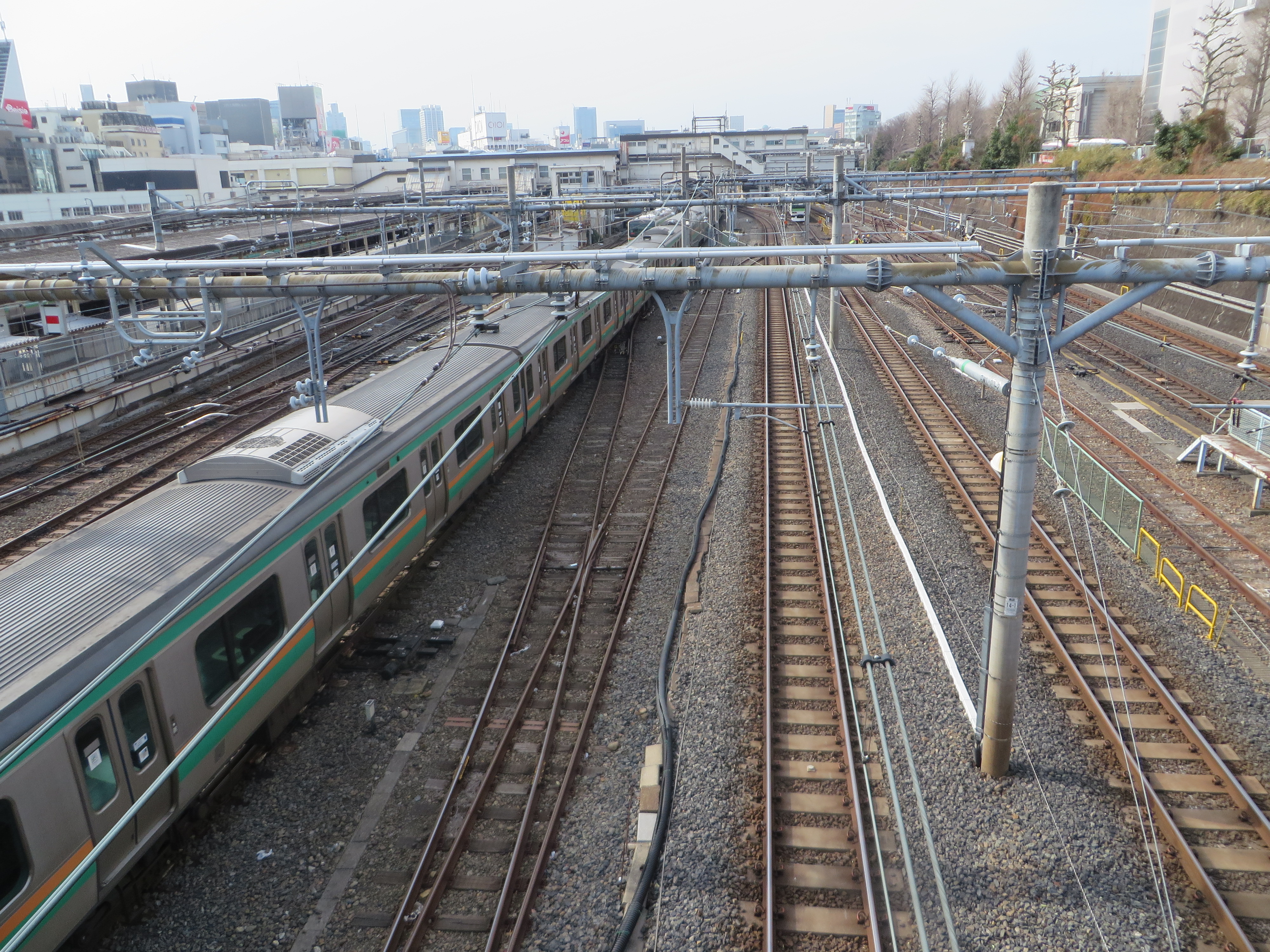 両大師橋からJR上野駅を臨む